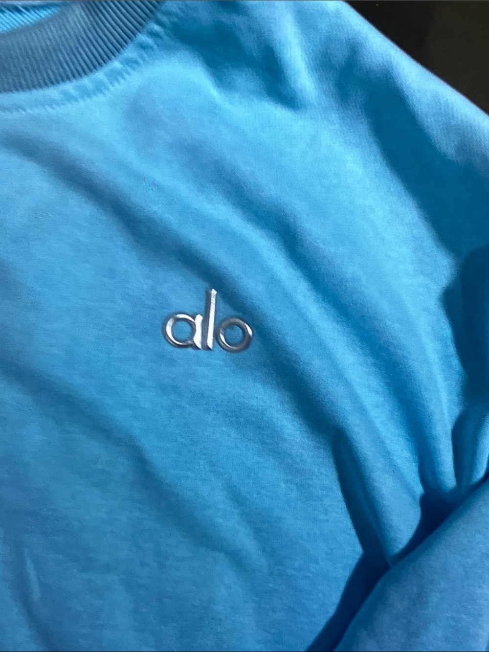ALO Yoga Light Blue Crewneck Sweatshirt & Drawstring Shorts Set - Picture 2 of 9